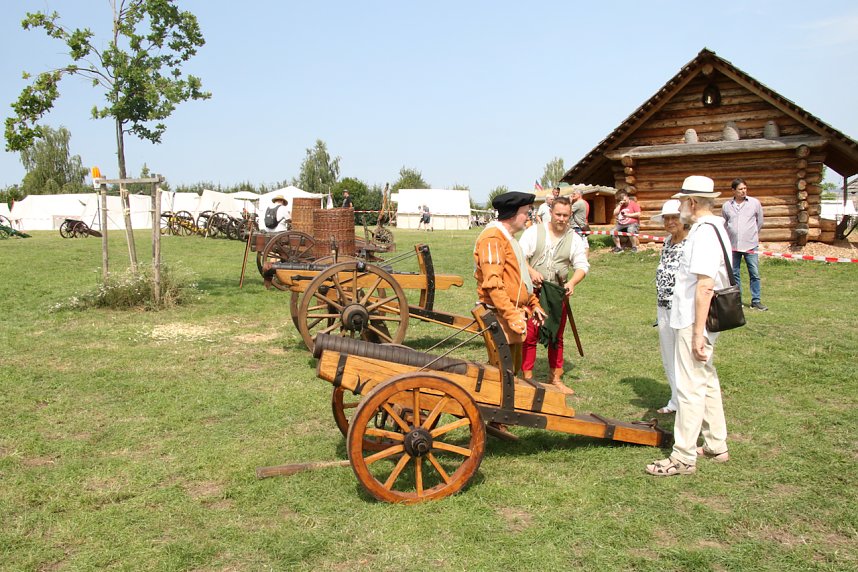 Kanonendonner auf der Pfalz Tilleda