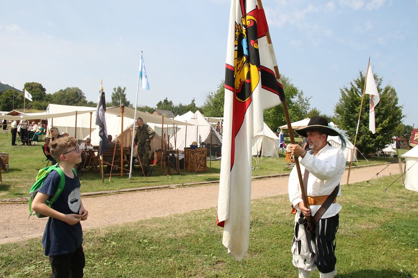 Kanonendonner auf der Pfalz Tilleda