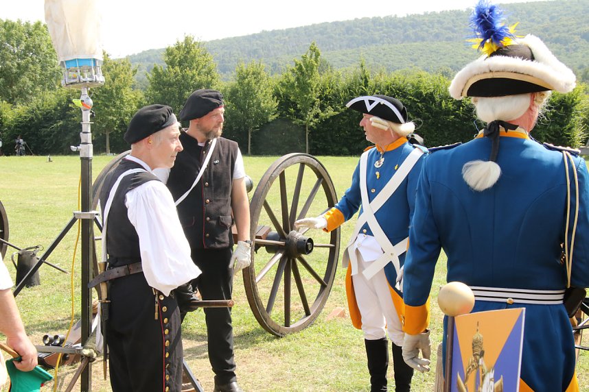 Kanonendonner auf der Pfalz Tilleda