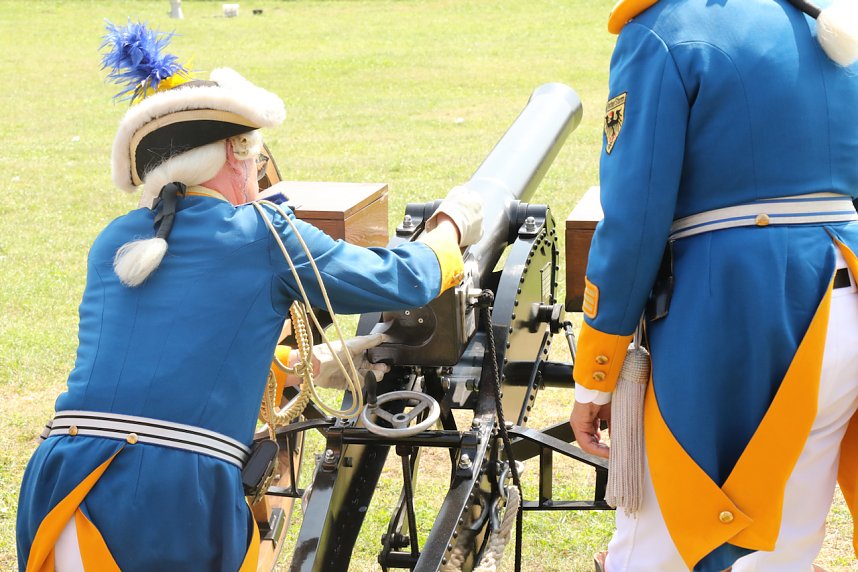 Kanonendonner auf der Pfalz Tilleda