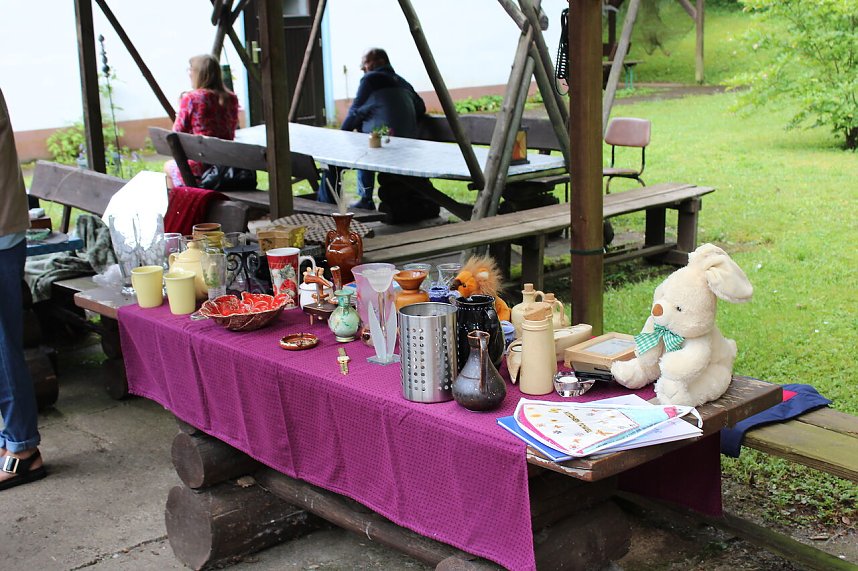 Flohmarkt in Wickerode. An mehreren St&auml;nden wurden gebrauchte Dinge angeboten.